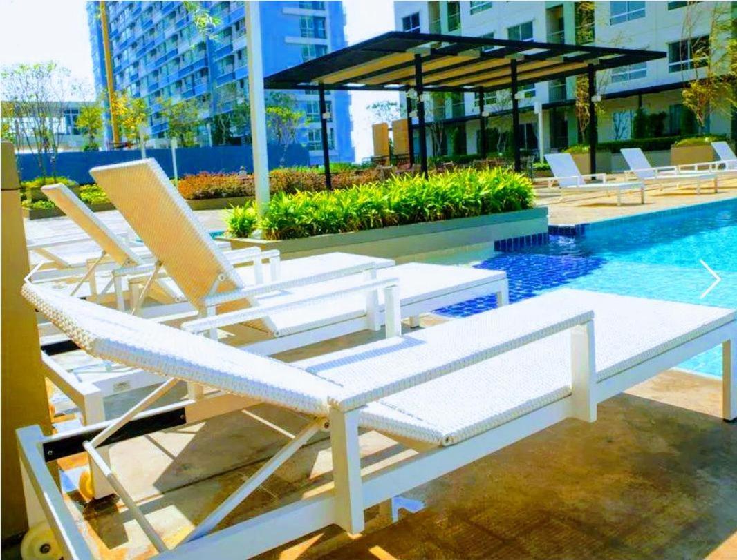 Lumpini Seaview Top Floor Apartment