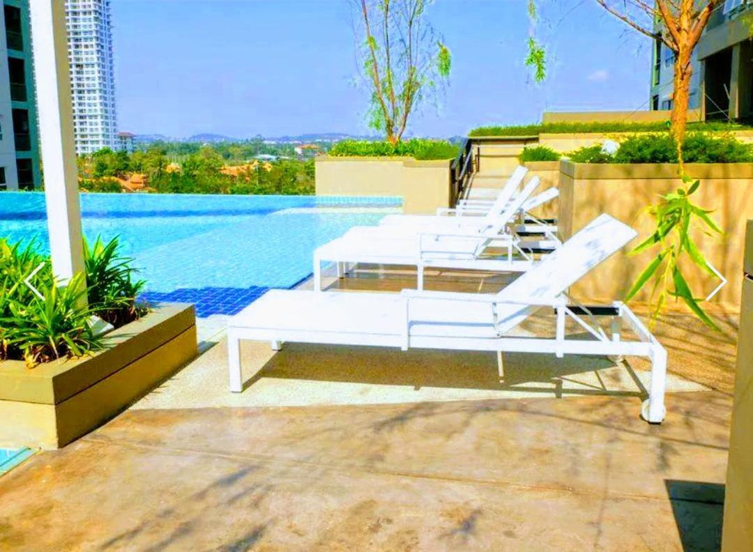 Lumpini Seaview Top Floor *