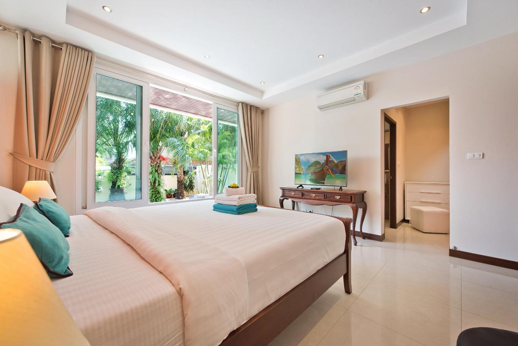 Tropicana Pool Villa *