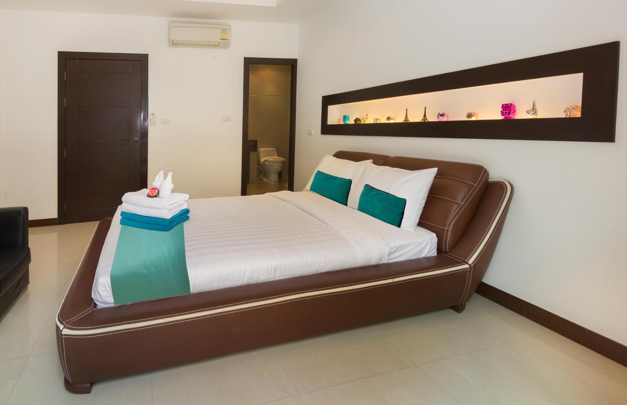 Tropicana Pool Villa *