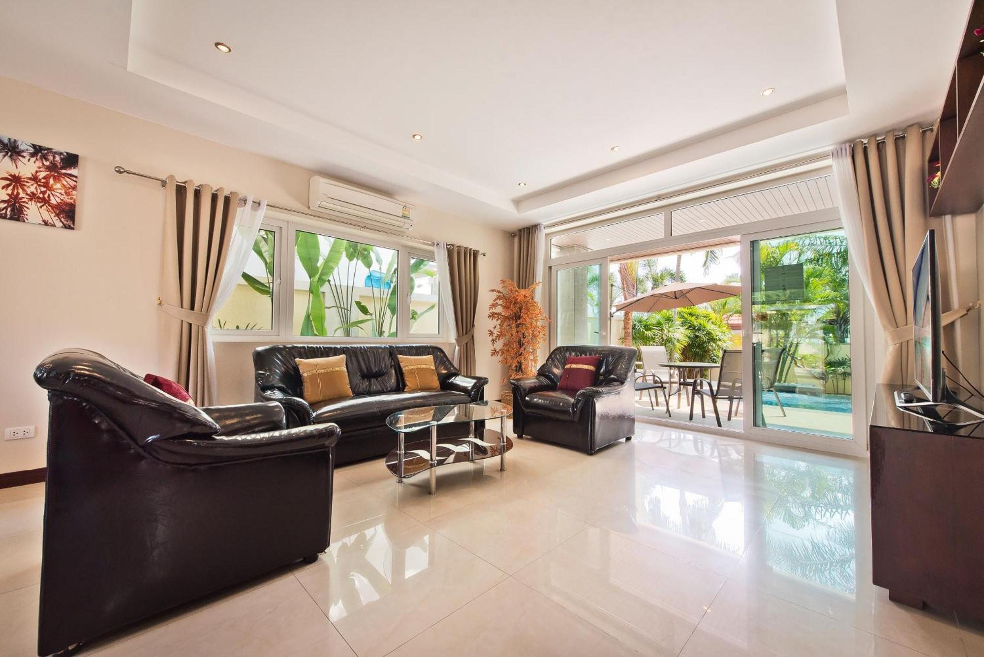 Tropicana Pool Jomtien Beach
