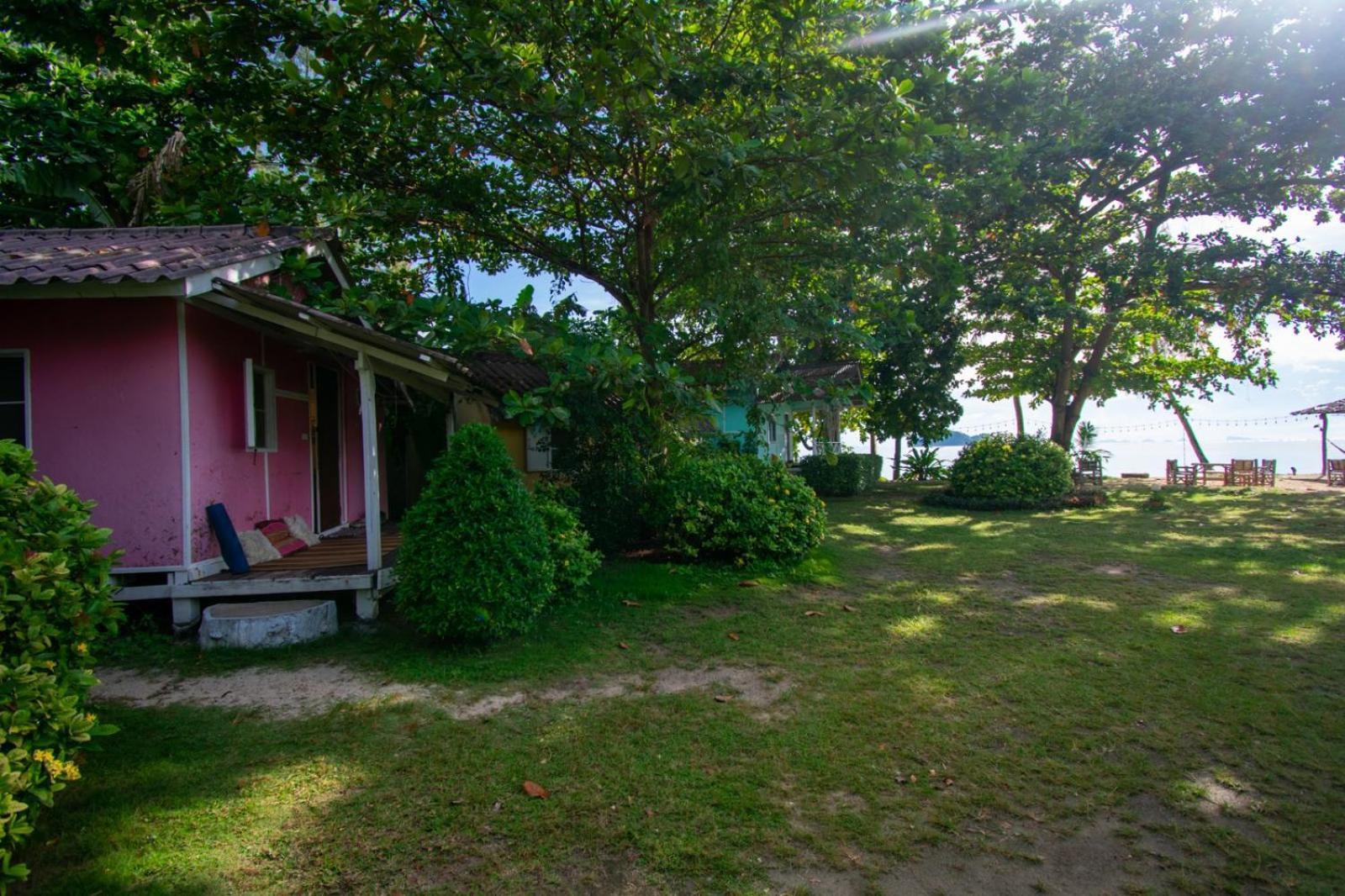 Colorful Hut 2*