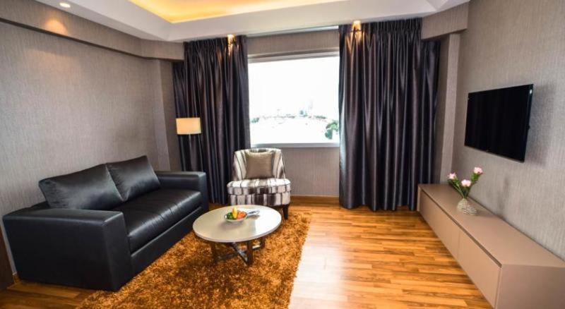 Ramada Plaza By Wyndham Menam Riverside Hotel Bangkok