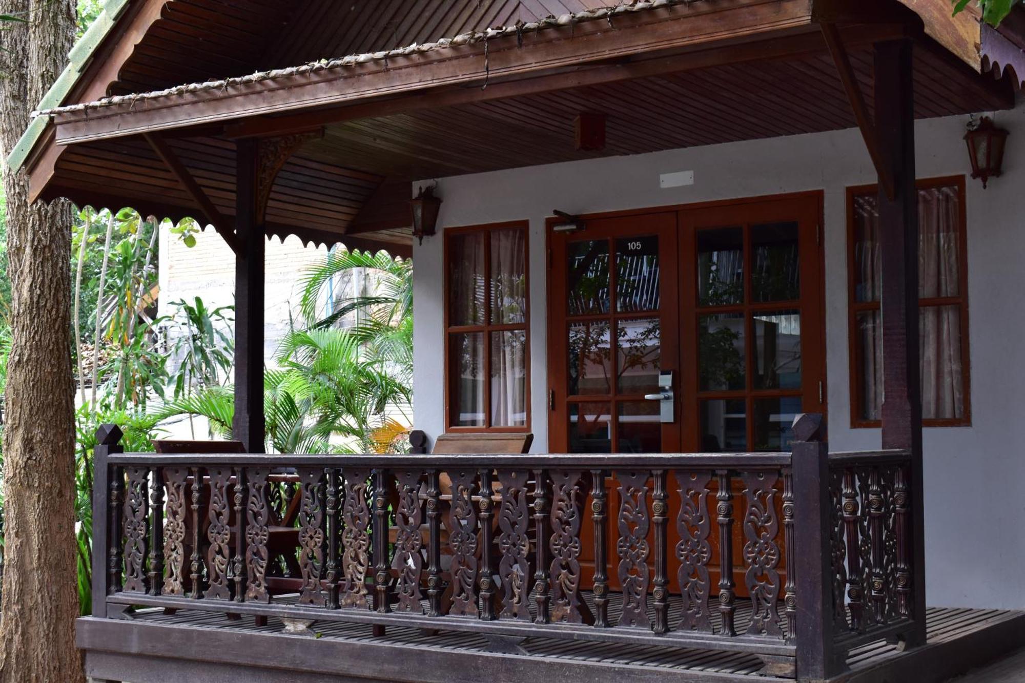 Sairee Hut Resort