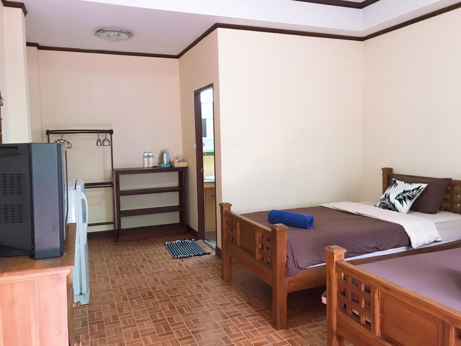 Jungle Hut & Hotel 2*