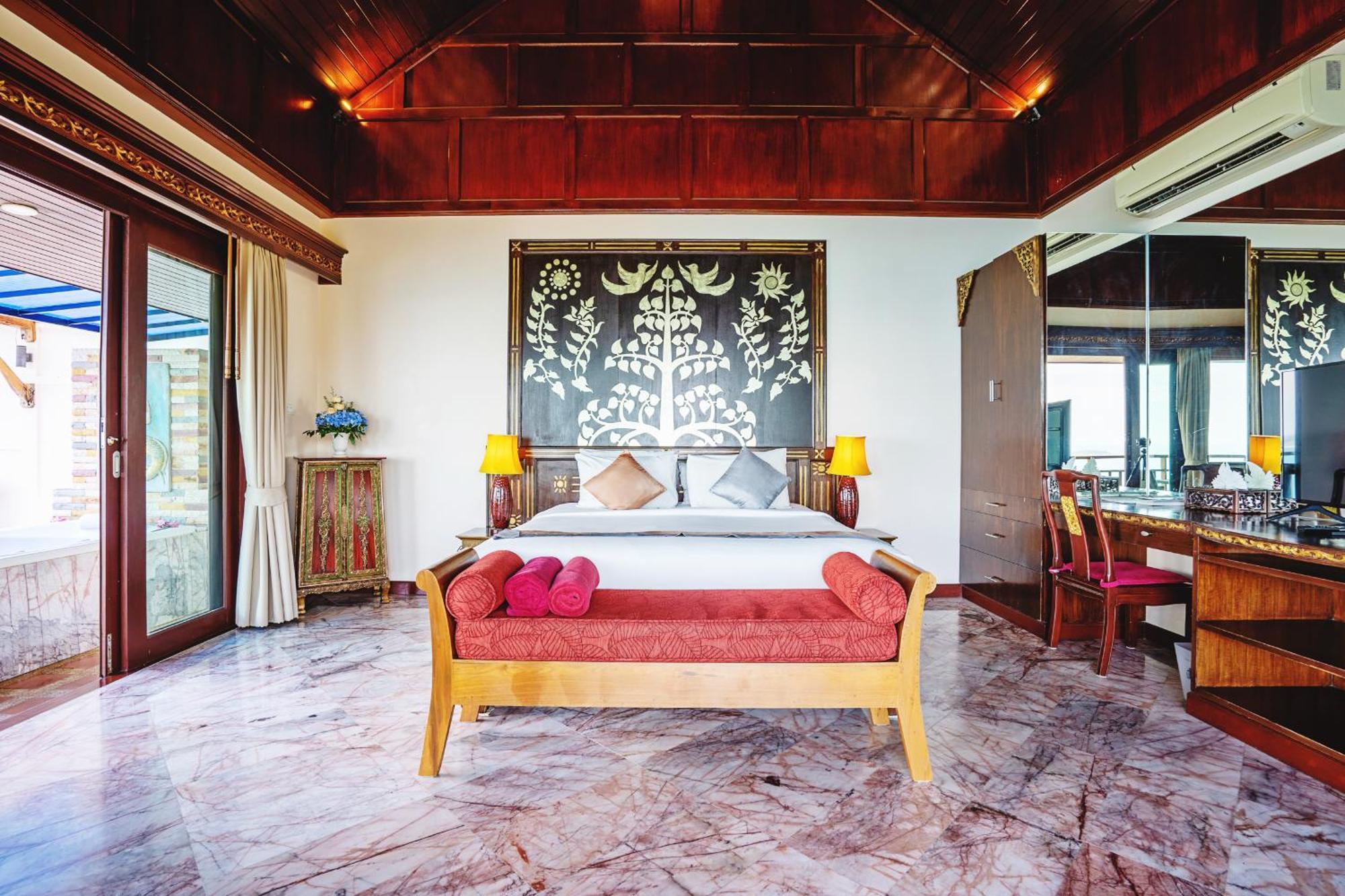 Resort Sandalwood Luxury