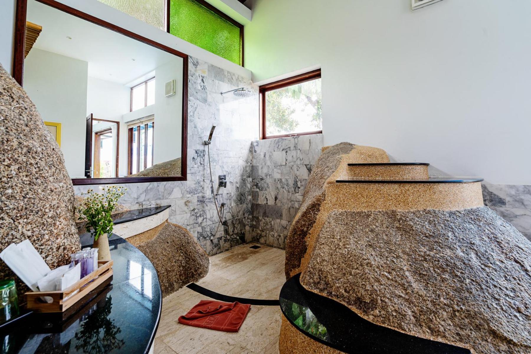 Sandalwood Luxury Resort 5*