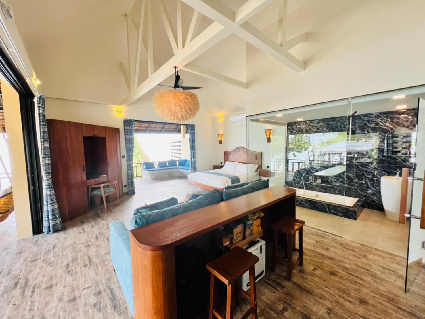 Absolute Beachfront 5*