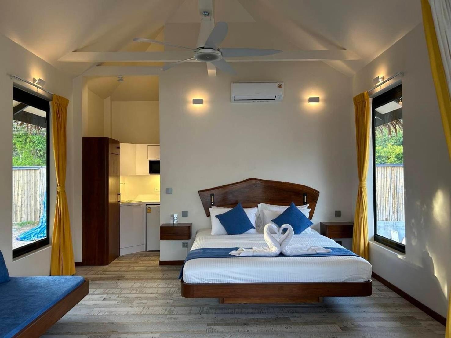 Absolute Beachfront Hotel Baan Tai