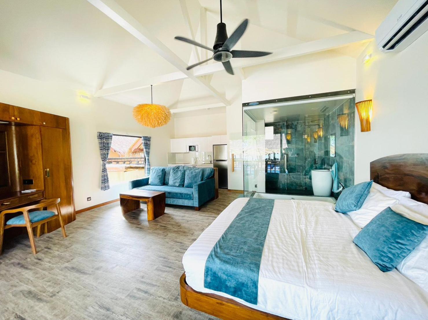 Absolute Beachfront Hotel