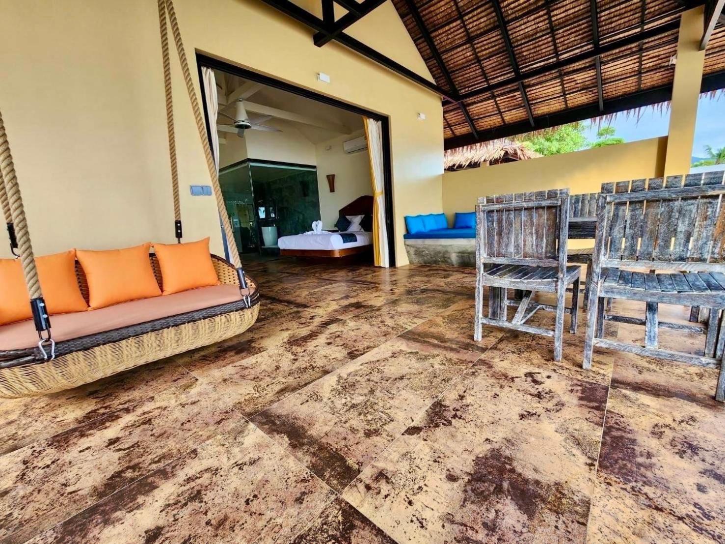 Absolute Beachfront Hotel Baan Tai