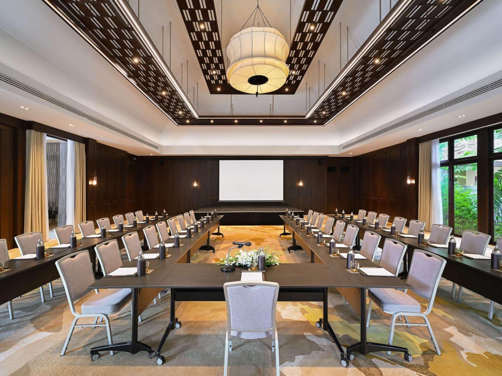 Moevenpick Asara & 5*