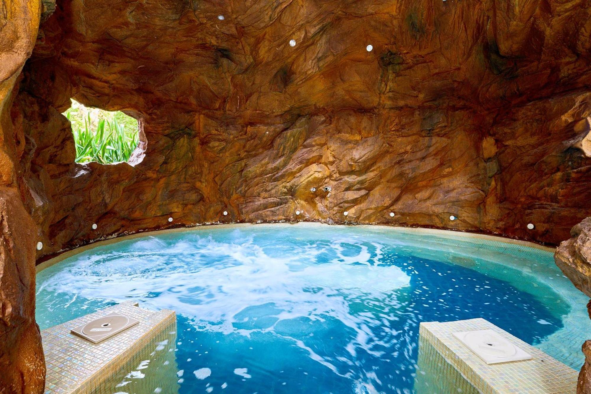 Grande Carribean L Family Stay L Pattaya L Luxury Views & Comfort *