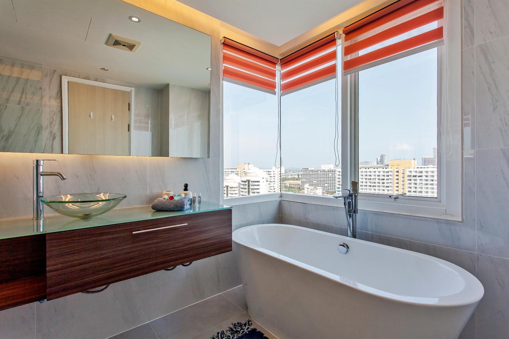 Grande Carribean L Family Stay L Pattaya L Luxury Views & Comfort Apartment *
