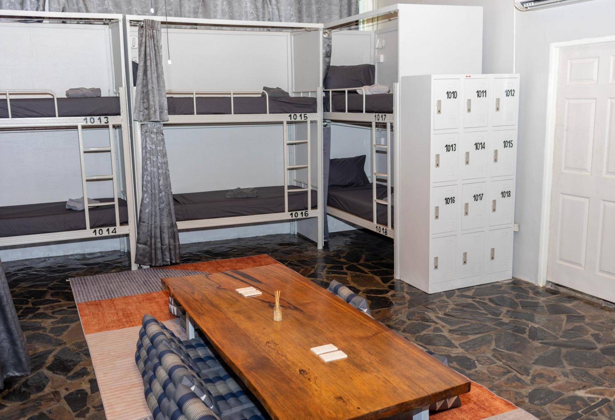 Shiralea Backpackers