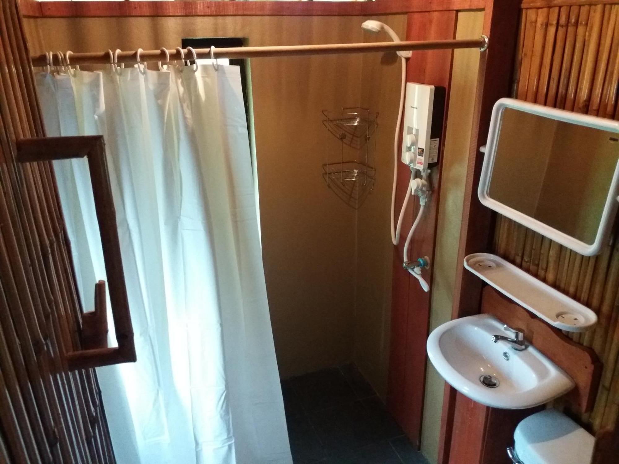 Seacroft Bamboo Village Hotel *