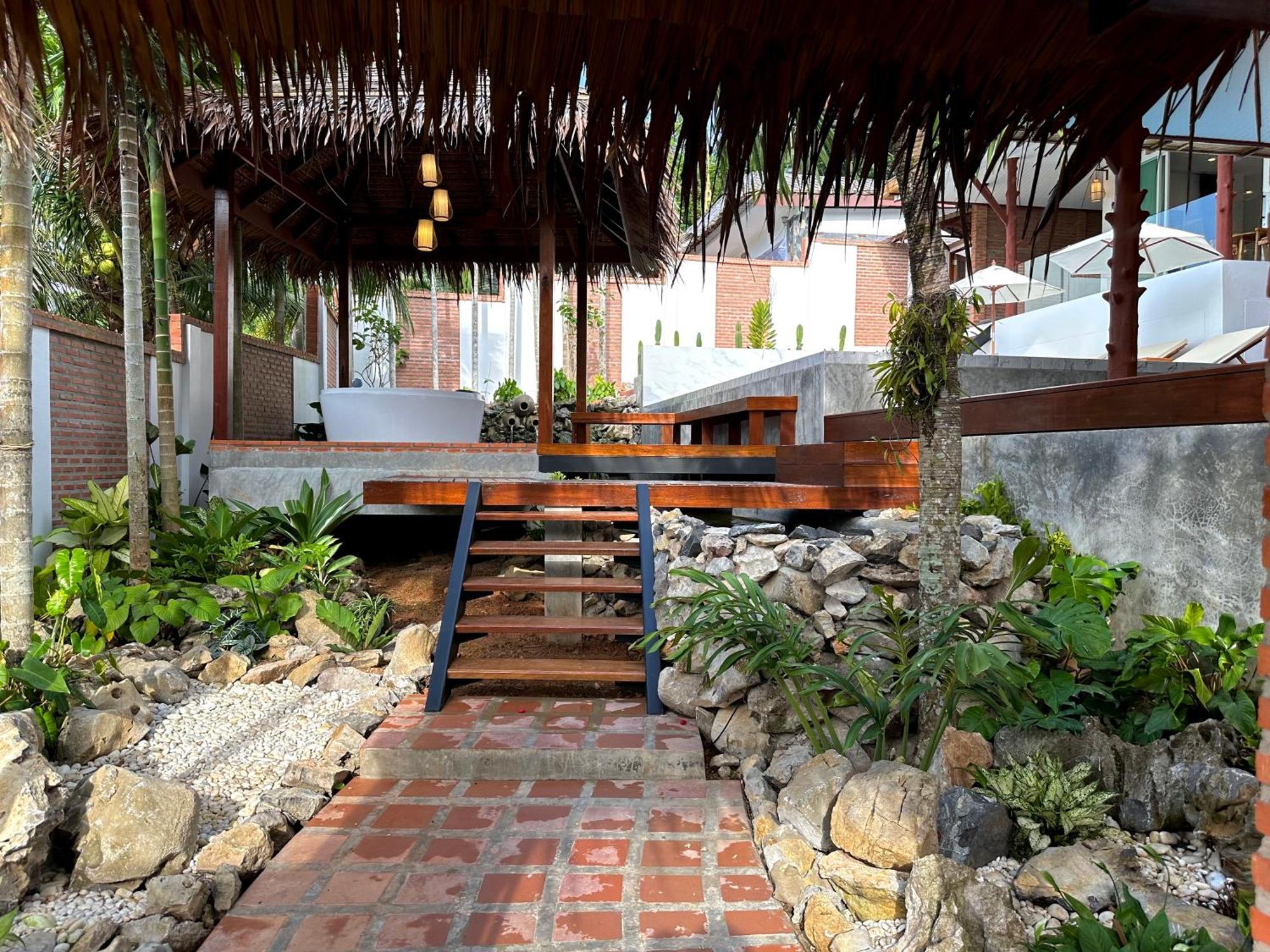 Baan Phuvara Retreat - Romantic Jacuzzi Mountain View Ao Nang