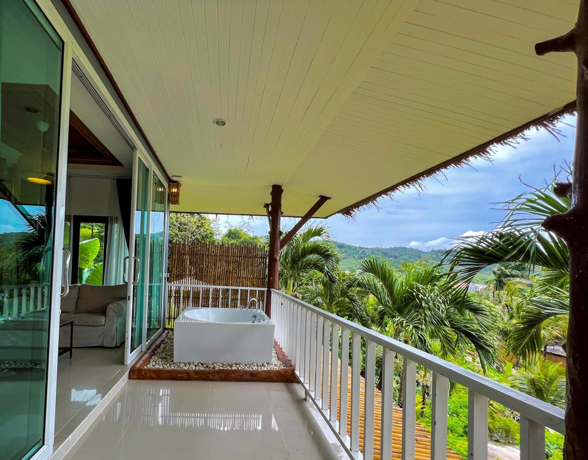 Baan Phuvara Retreat - Romantic Jacuzzi Mountain View Ao Nang