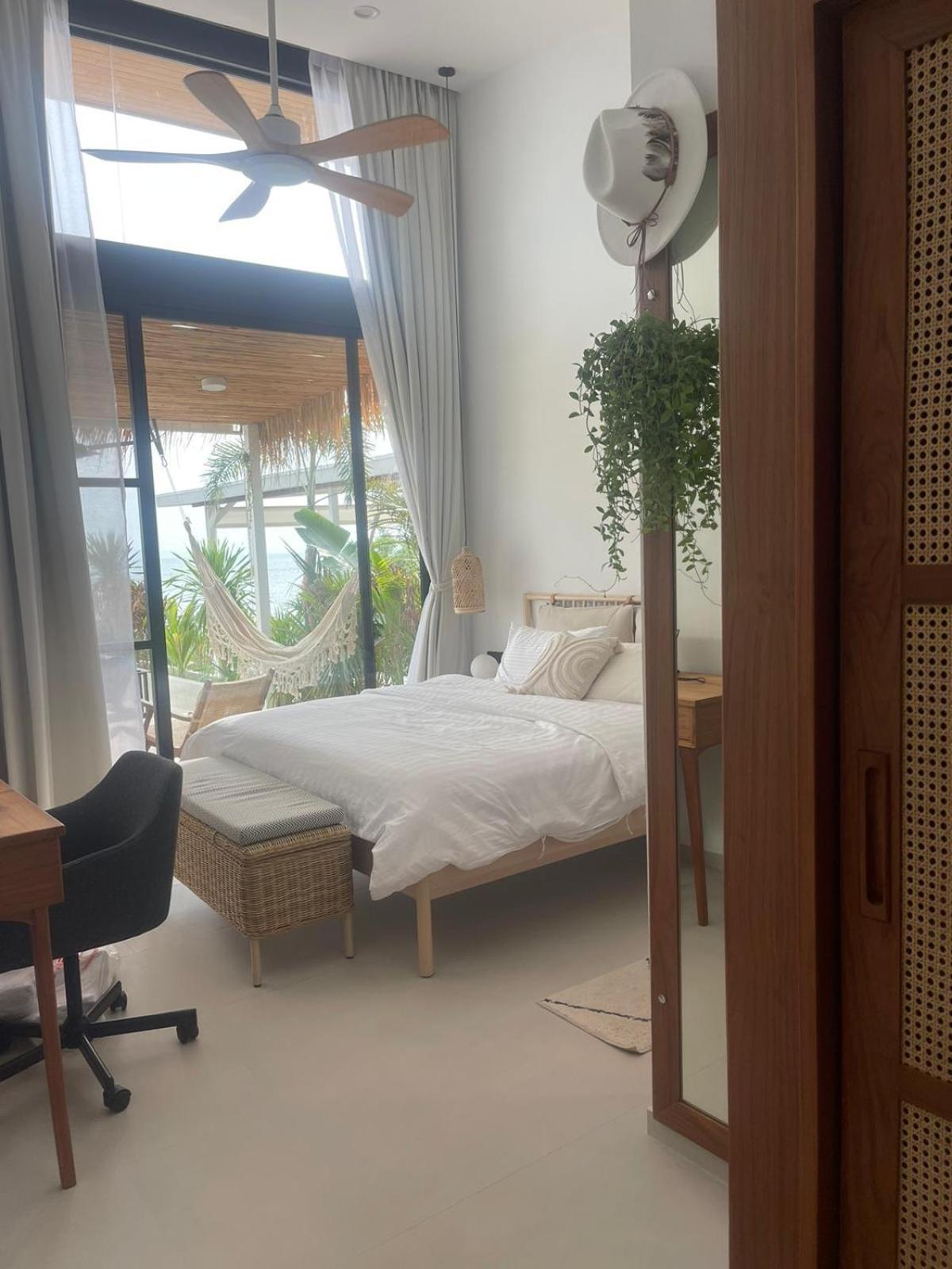 Sitaya Beachfront Villas, Villa