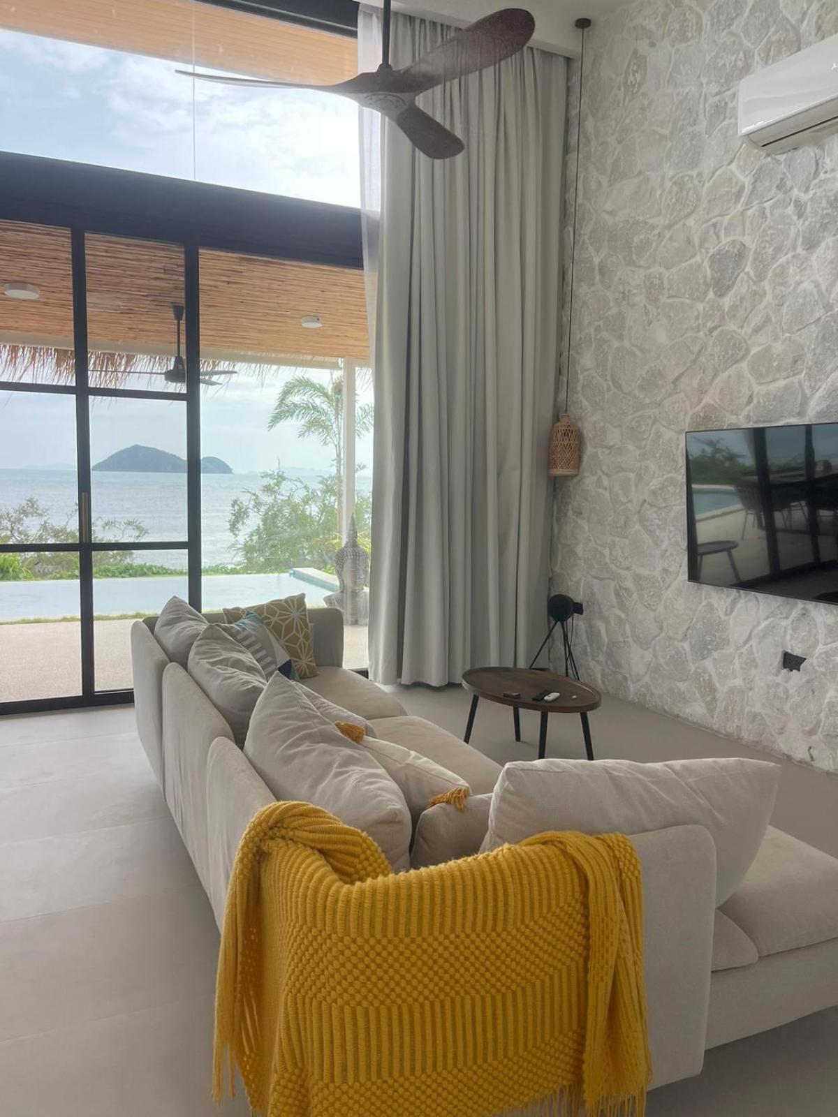 Villa Sitaya Beachfront Villas,