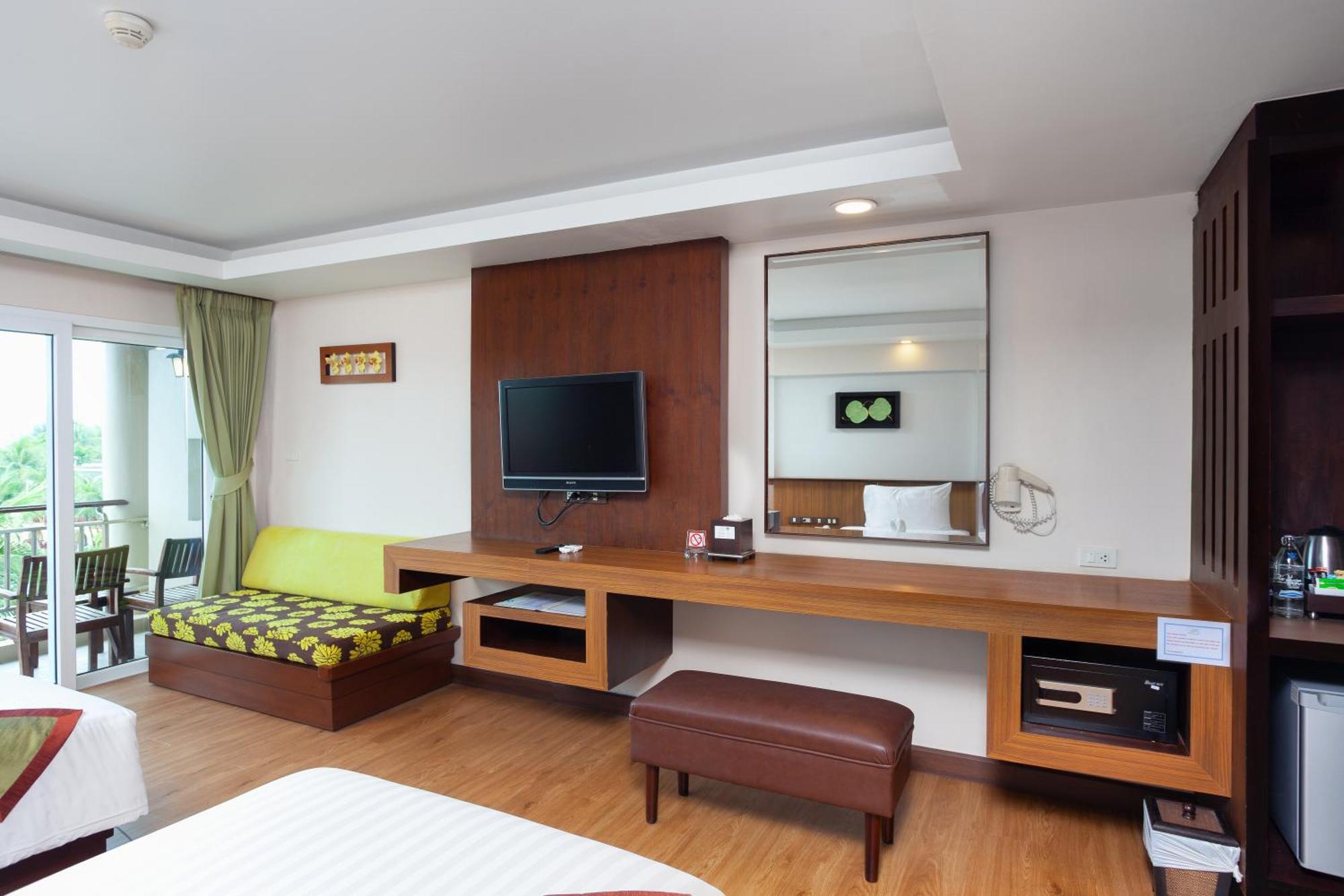 Thanthip Resort Patong