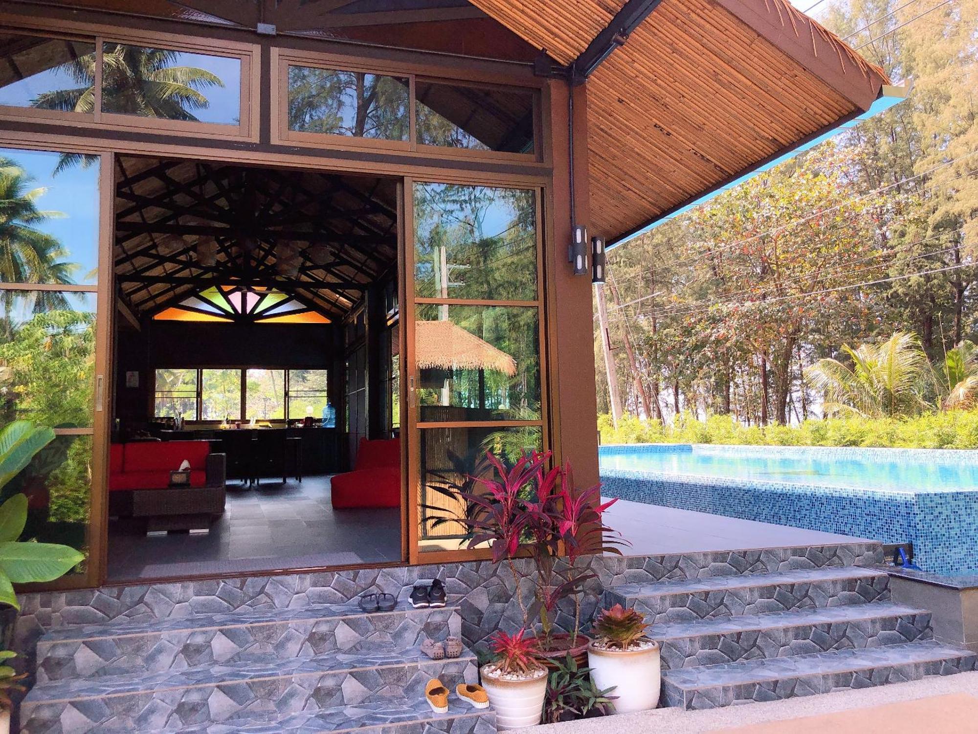 Holiday home Coral Pool