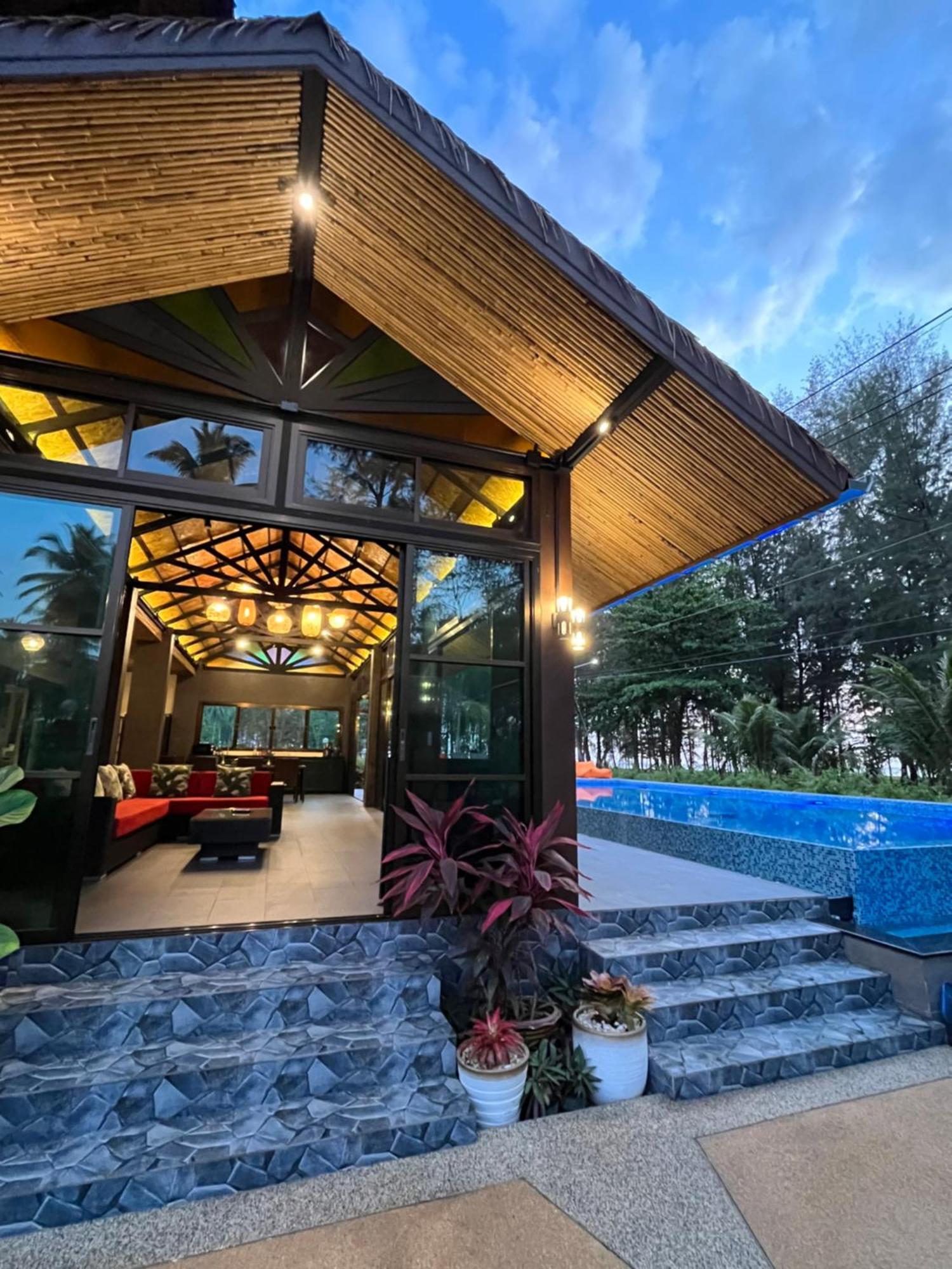 Holiday home Coral Pool
