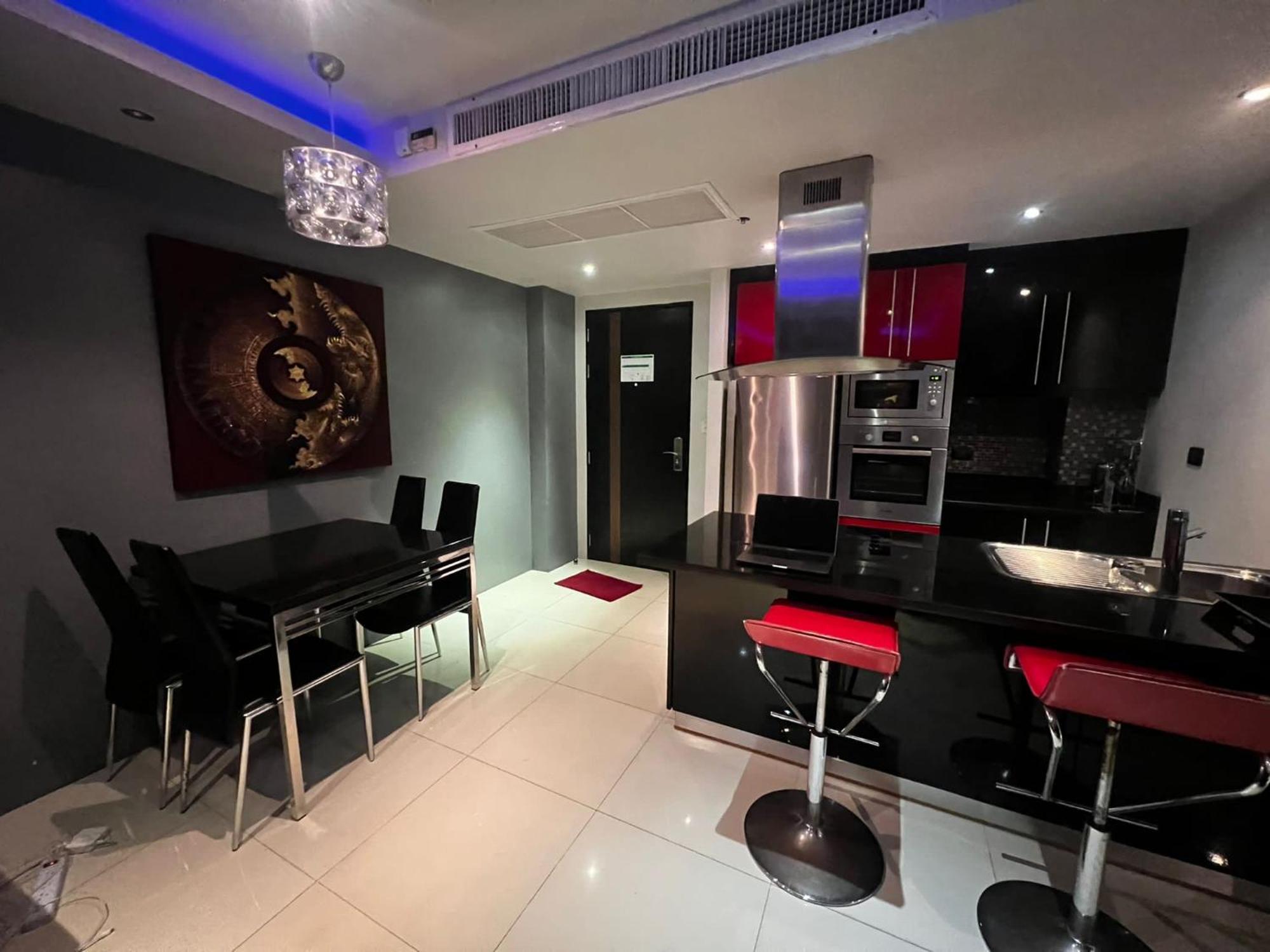 306 Promotion Modern 1 Bedroom In Bangla Road With Private Jacuzzi & Roof Pool Apartment *