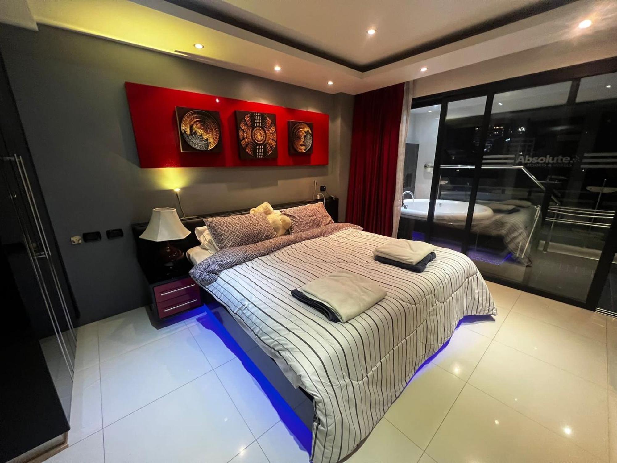 306 Promotion Modern 1 Bedroom In Bangla Road With Private Jacuzzi & Roof Pool Apartment Patong