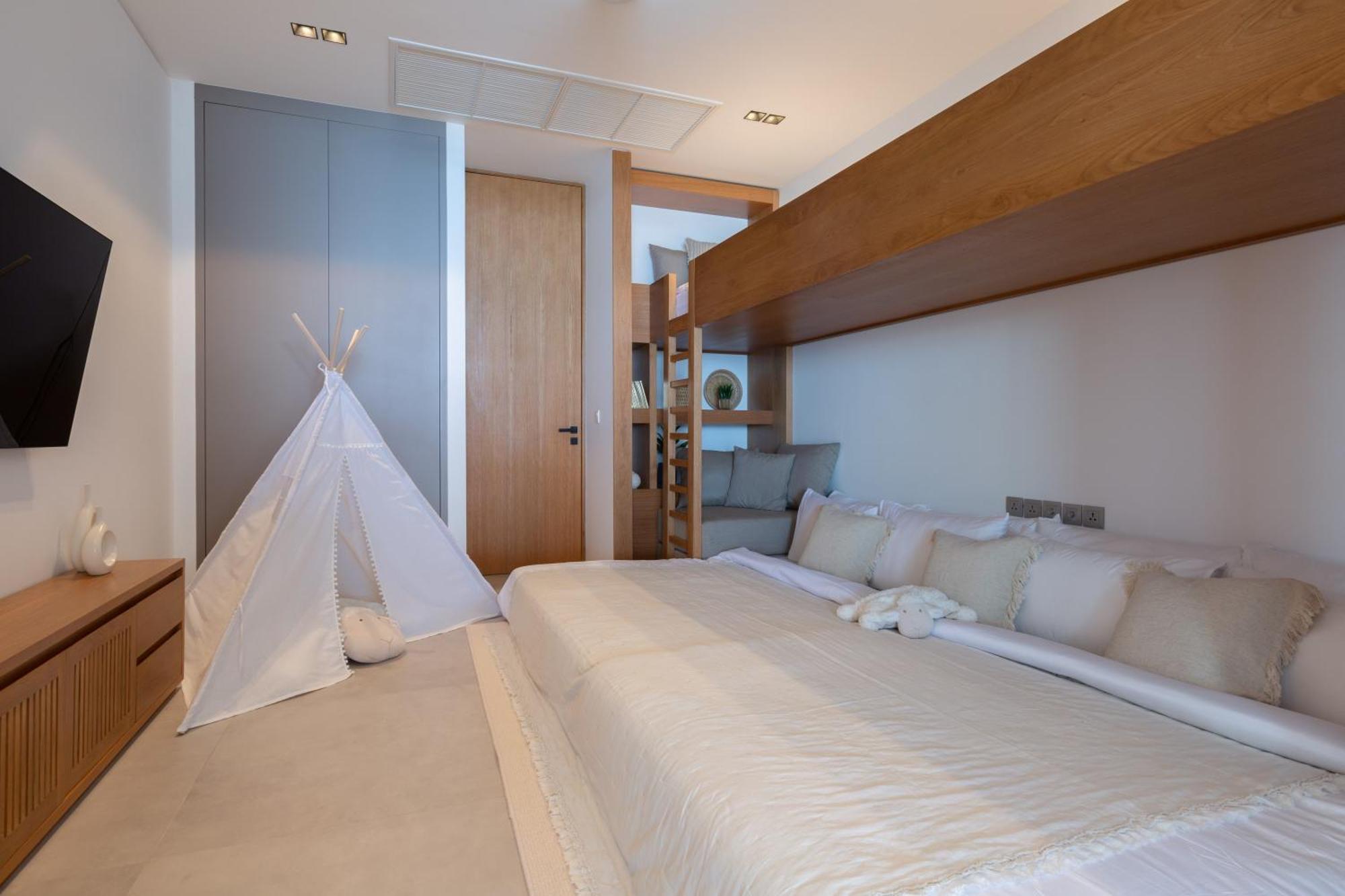 Amylia, Full Service With World-class Seaview *