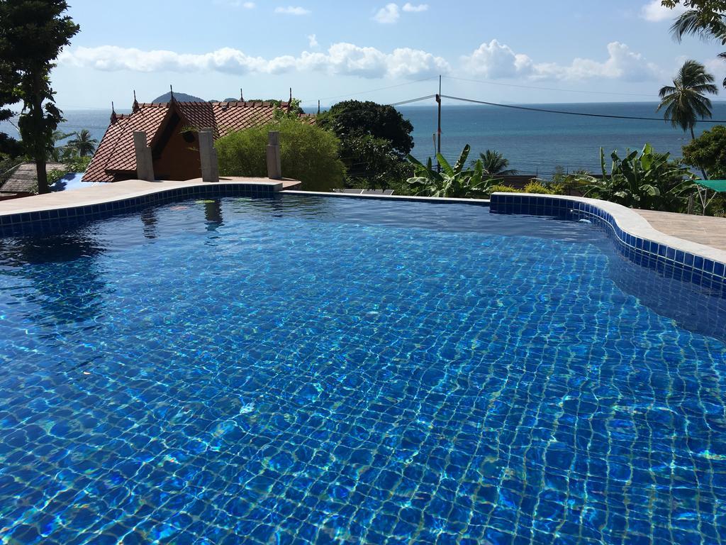 Sea Rock Resort 2*