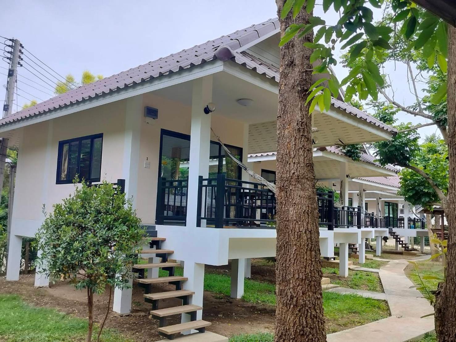 Resort Family Hut