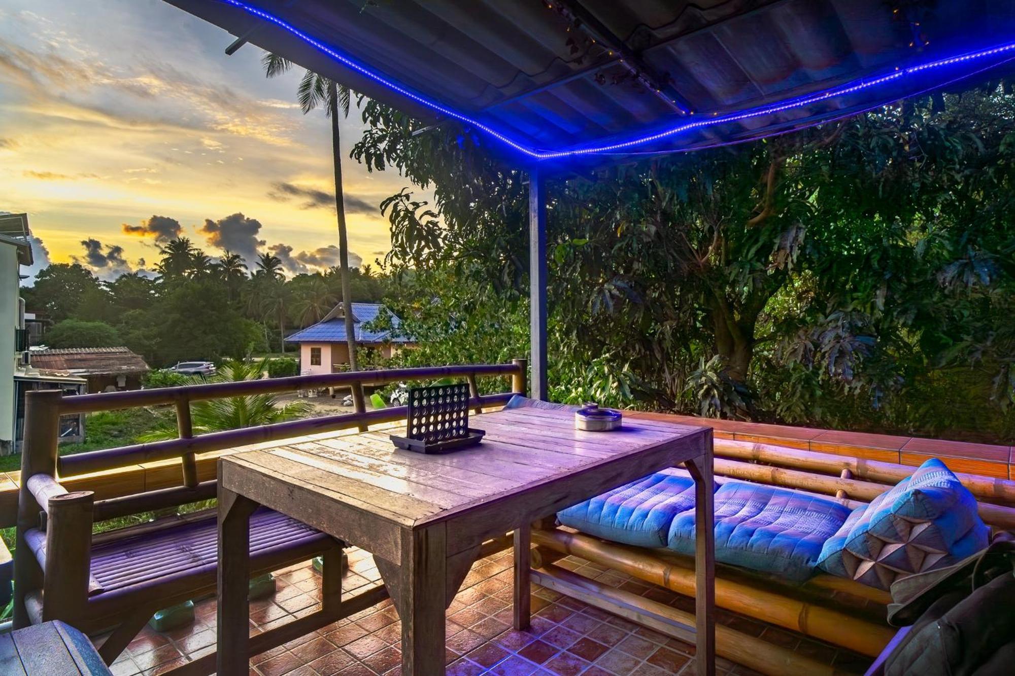 Sea Backpackers House * Baan Tai
