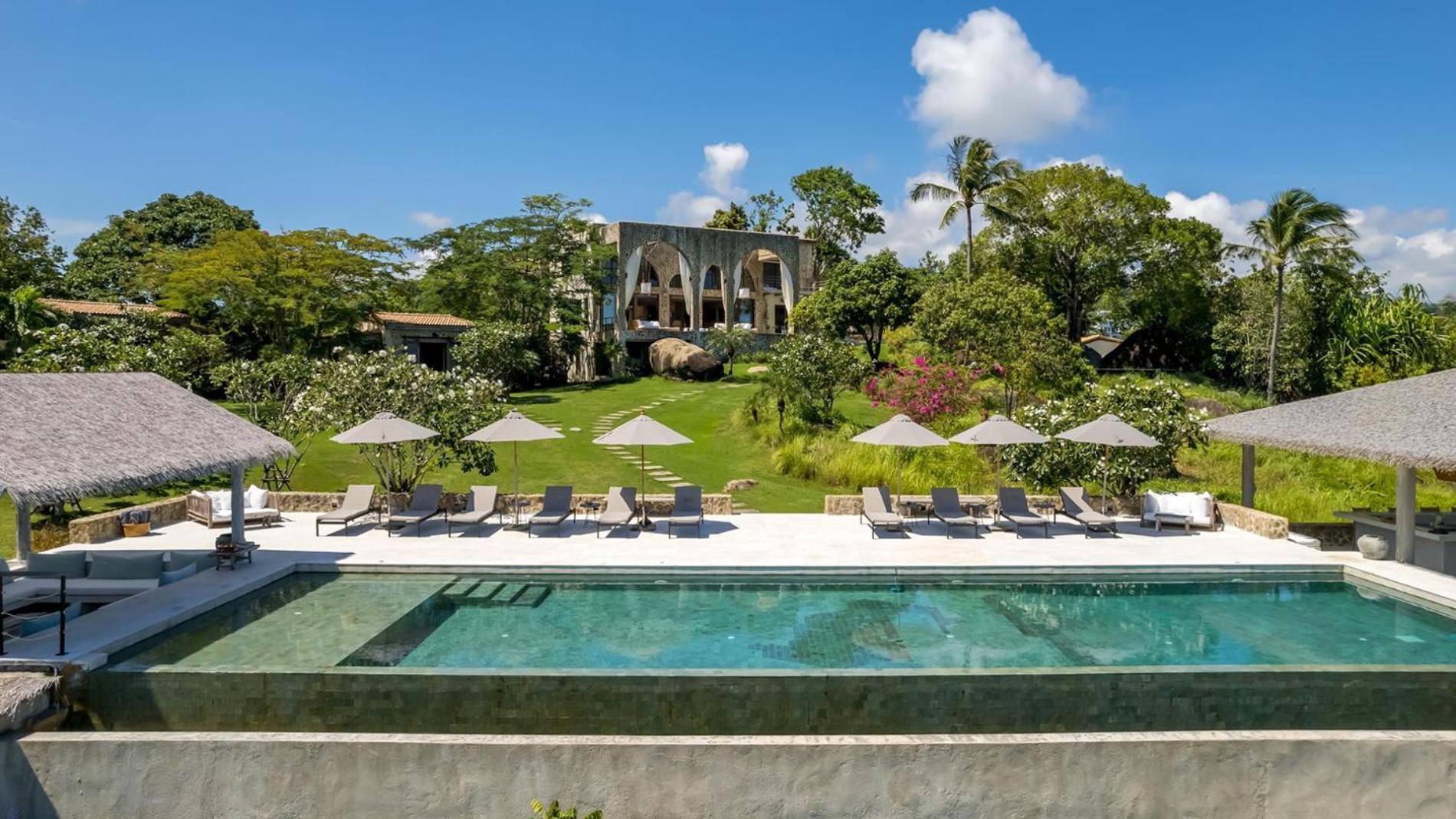 Villa Breathtaking Koh Koon - Provence Meets The East Sleeps 14 Adults 8 Kids