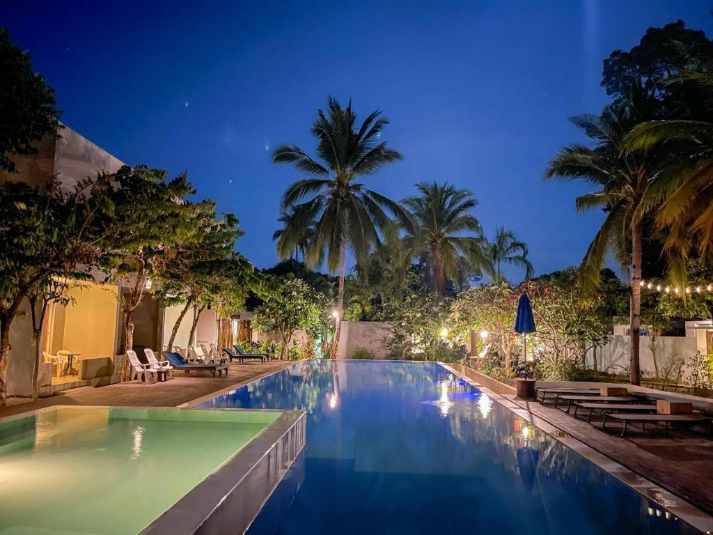 The Living Pool Hotel 3*