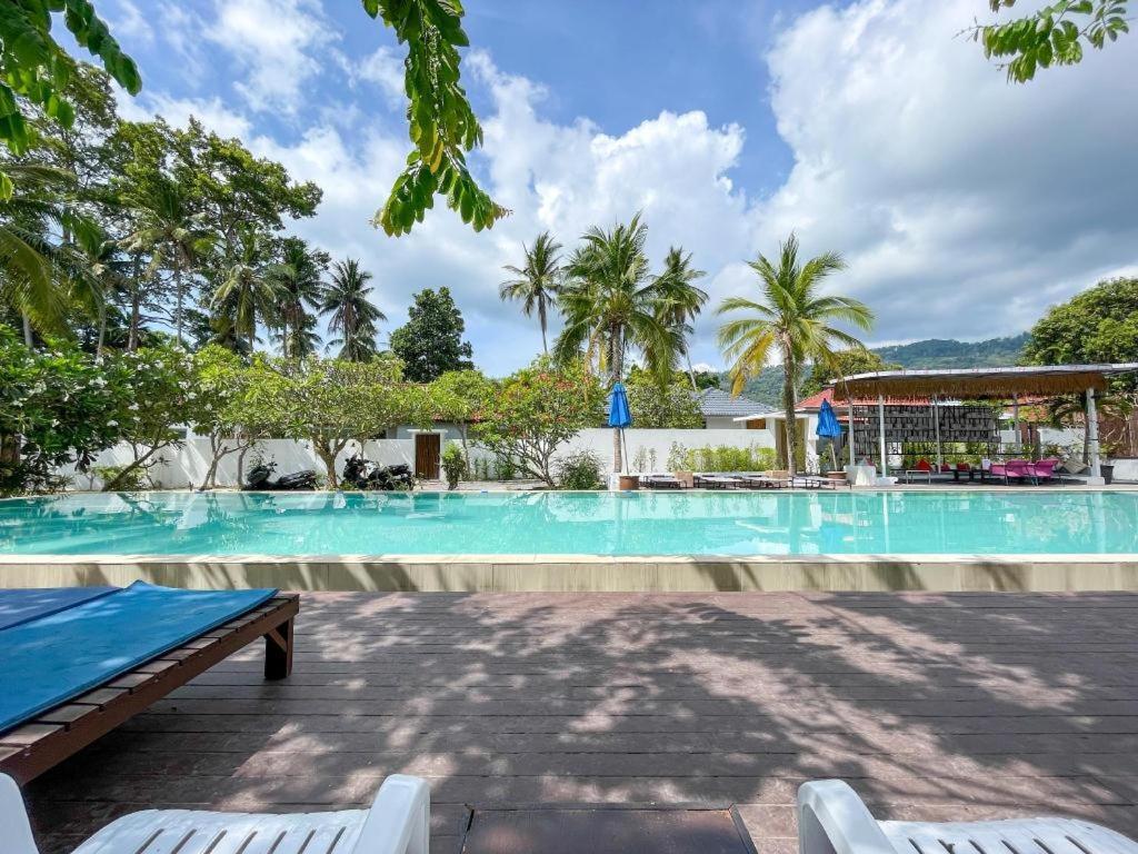 Hotel The Living Pool 3*