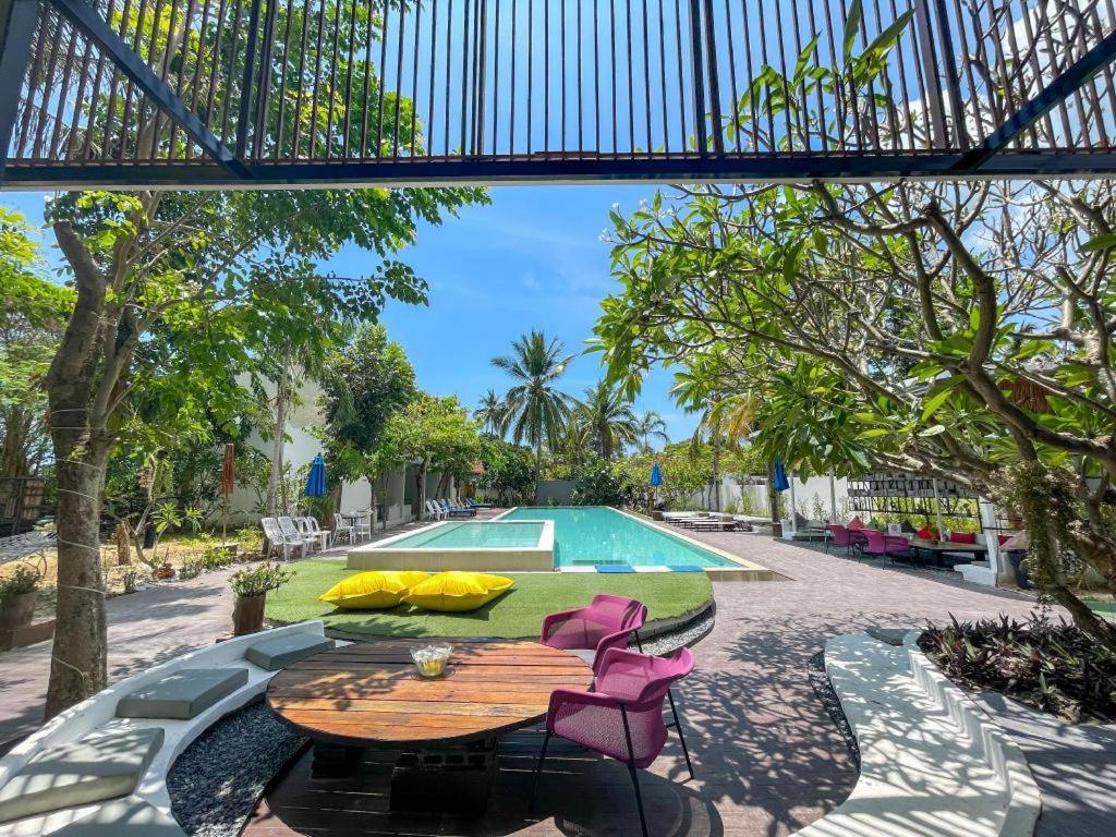 The Living Pool