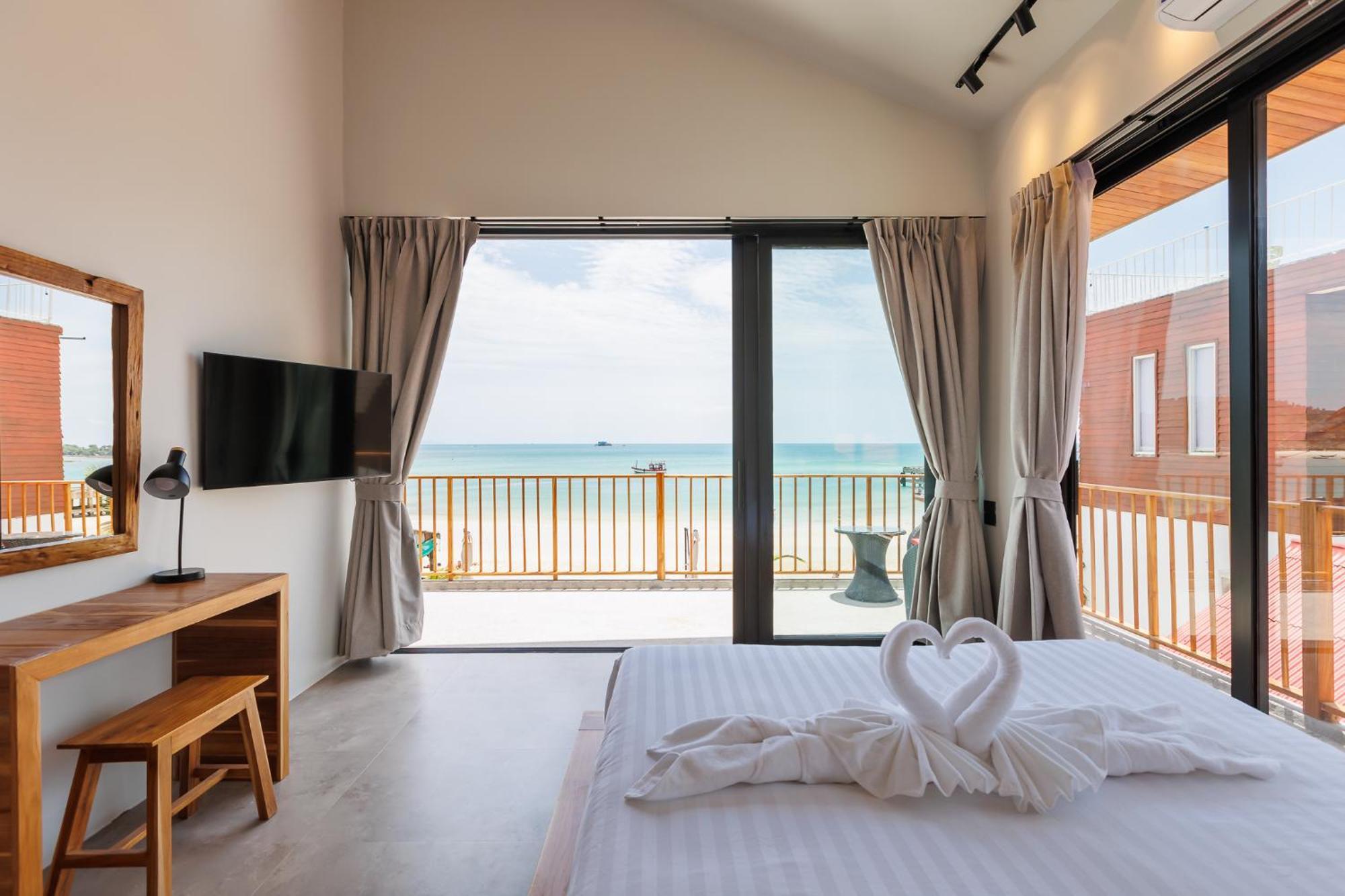 Zivilla Private Pool Beachfront Villa *