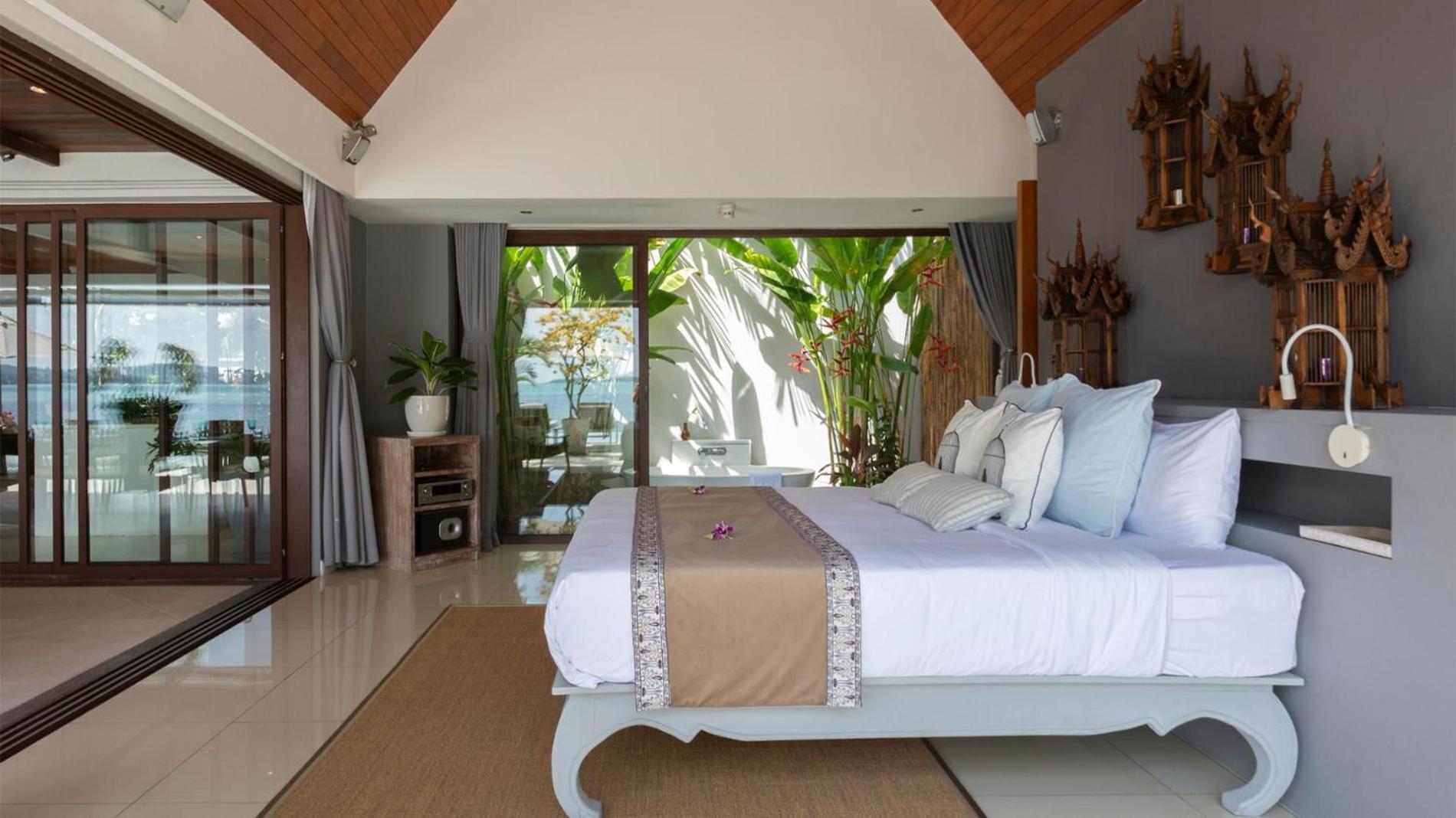 Villa Chic Baan Capo - Luxury Four Bedroom Beachfront