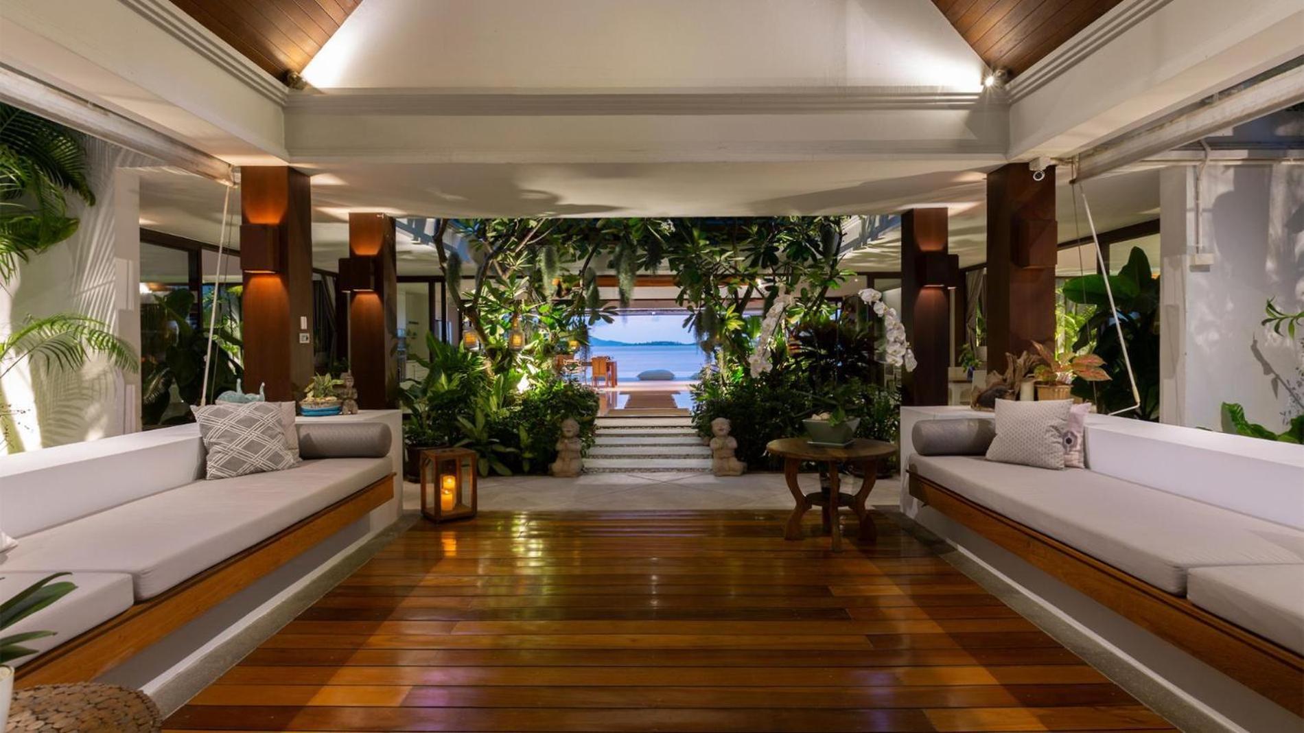 Villa Chic Baan Capo - Luxury Four Bedroom Beachfront *