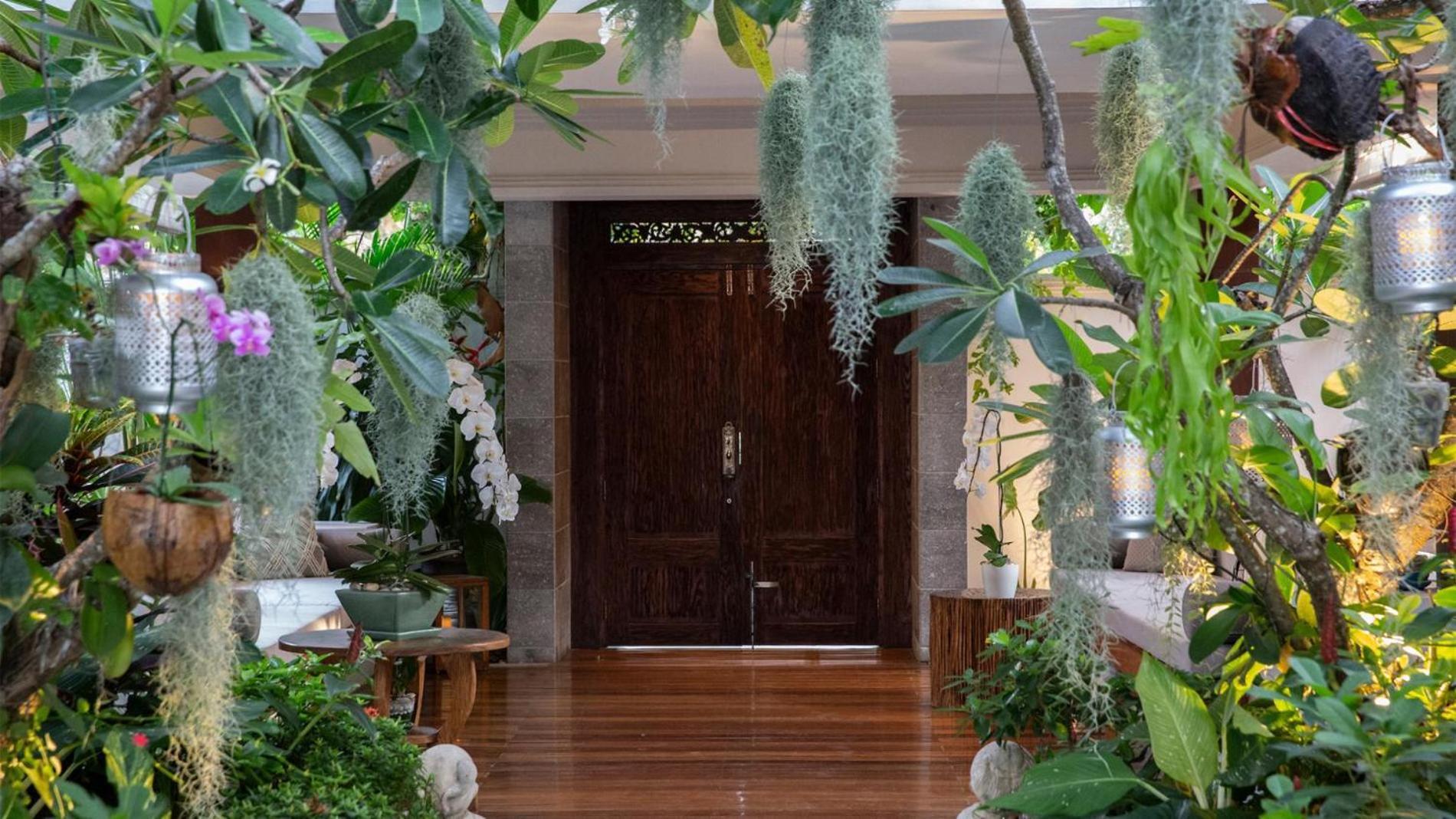 Chic Baan Capo - Luxury Four Bedroom Beachfront Villa