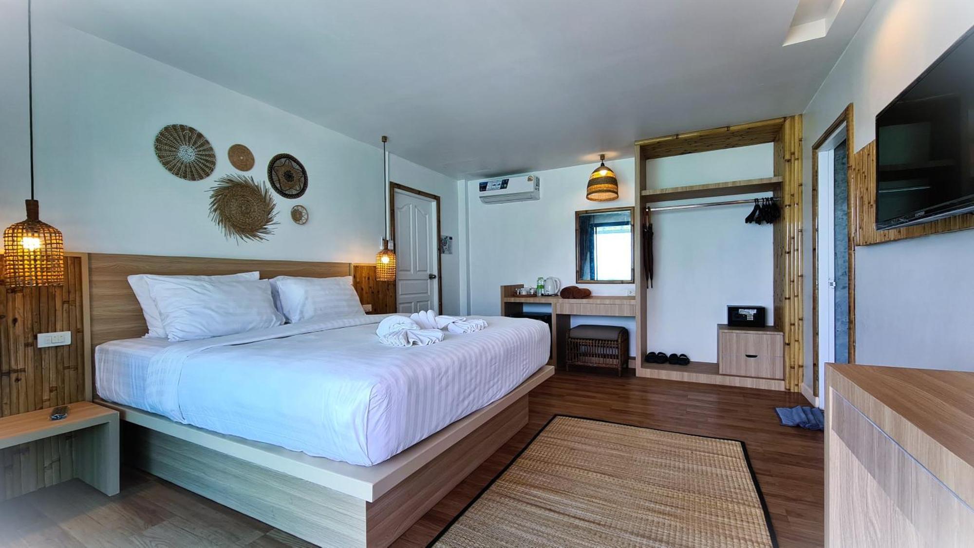 Moonlight Bay 4*