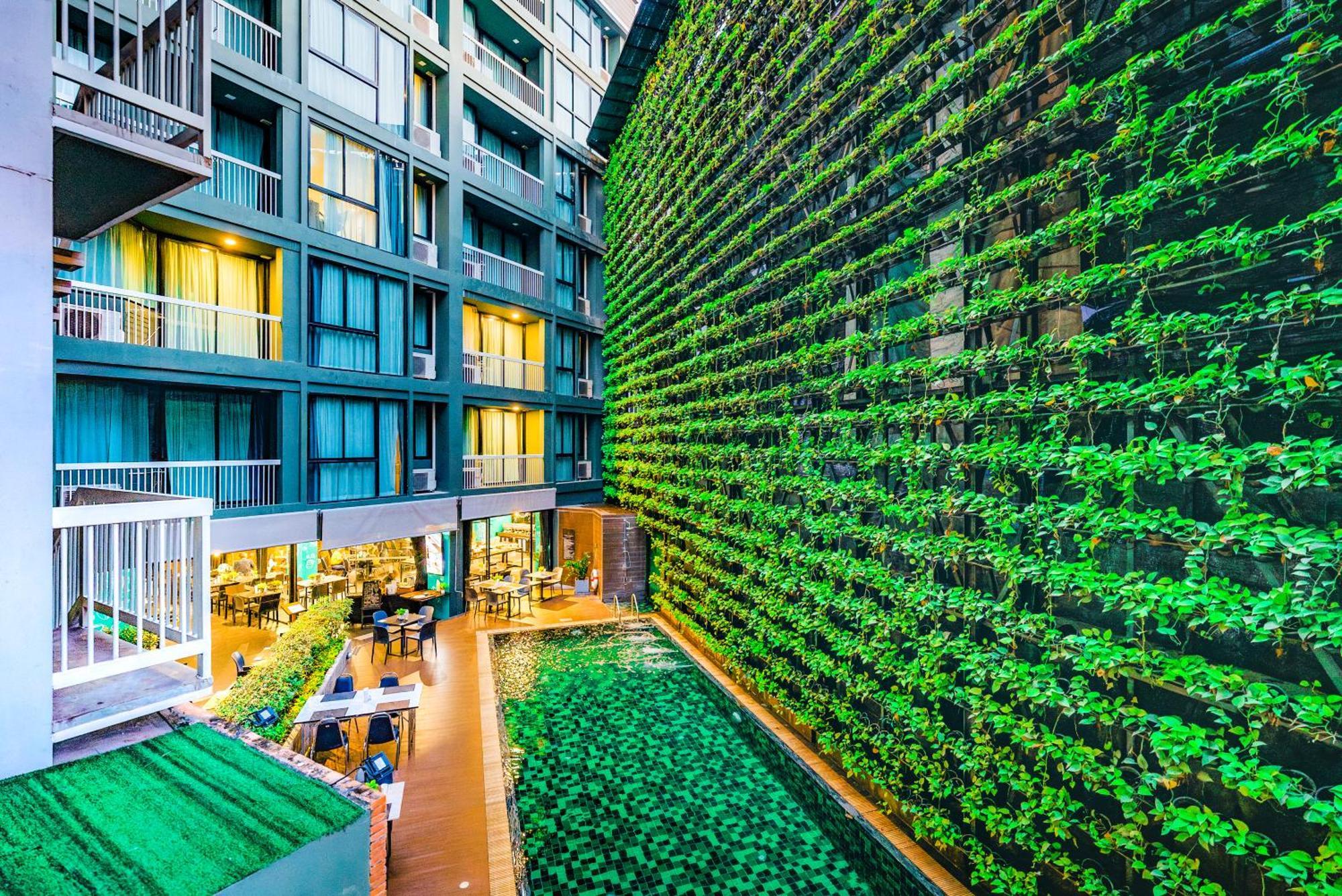 Hotel Cross Vibe Decem Nimman 4*