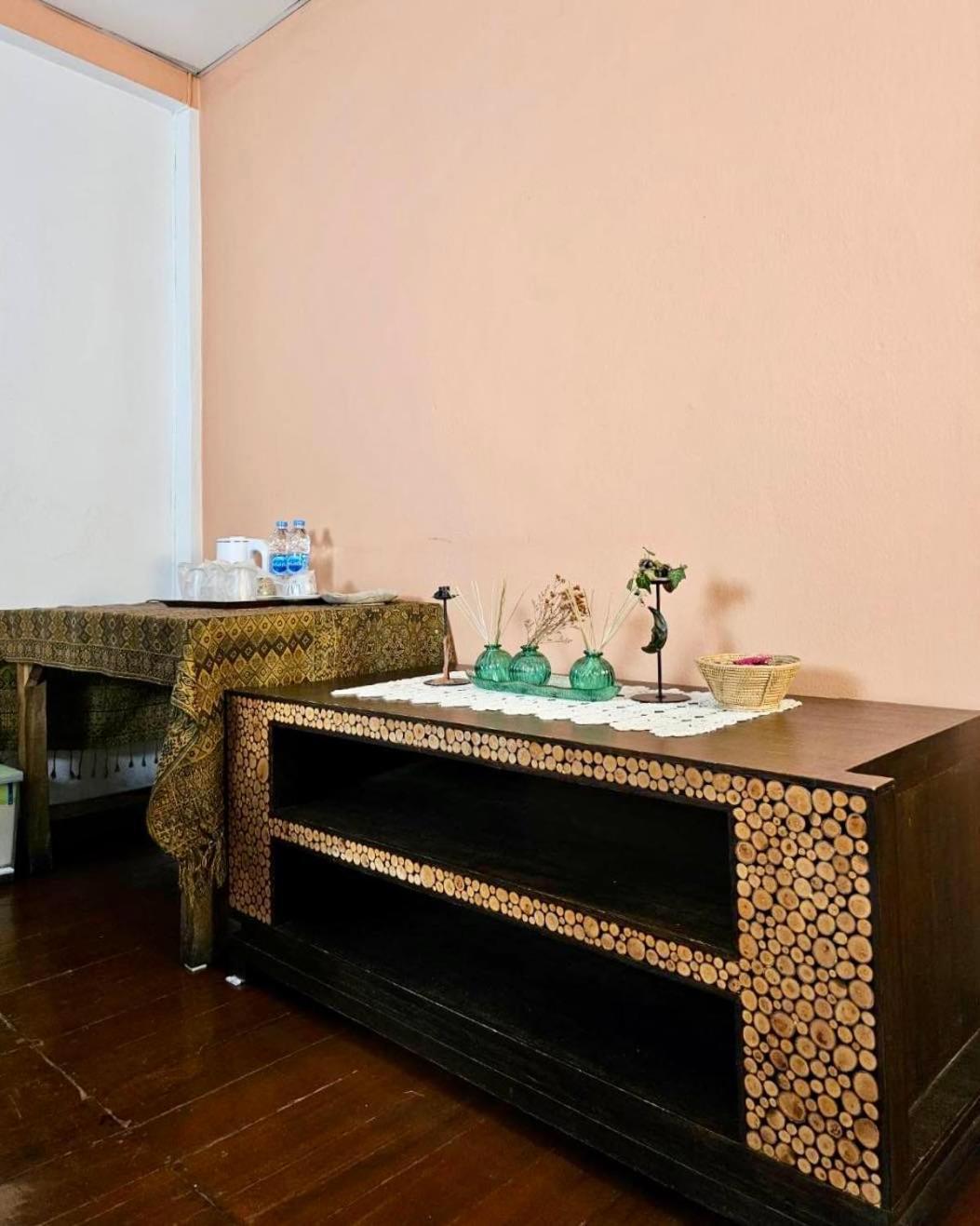 Baan Glang Soi Restaurant & Acomodação com café da manhã  Banguecoque
