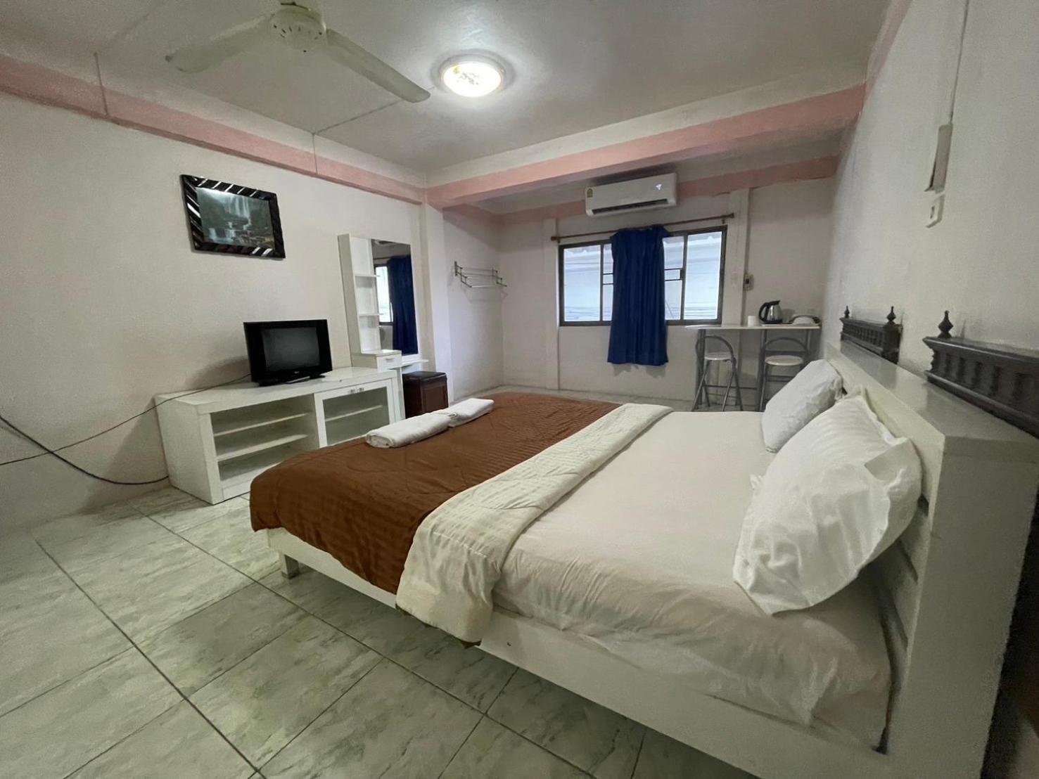 Oyo 75494 President Guest house Pattaya
