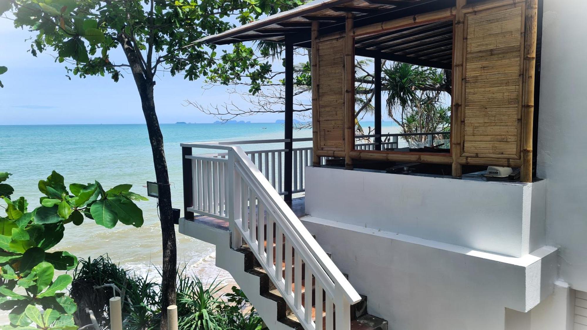 Moonlight Bay 4*
