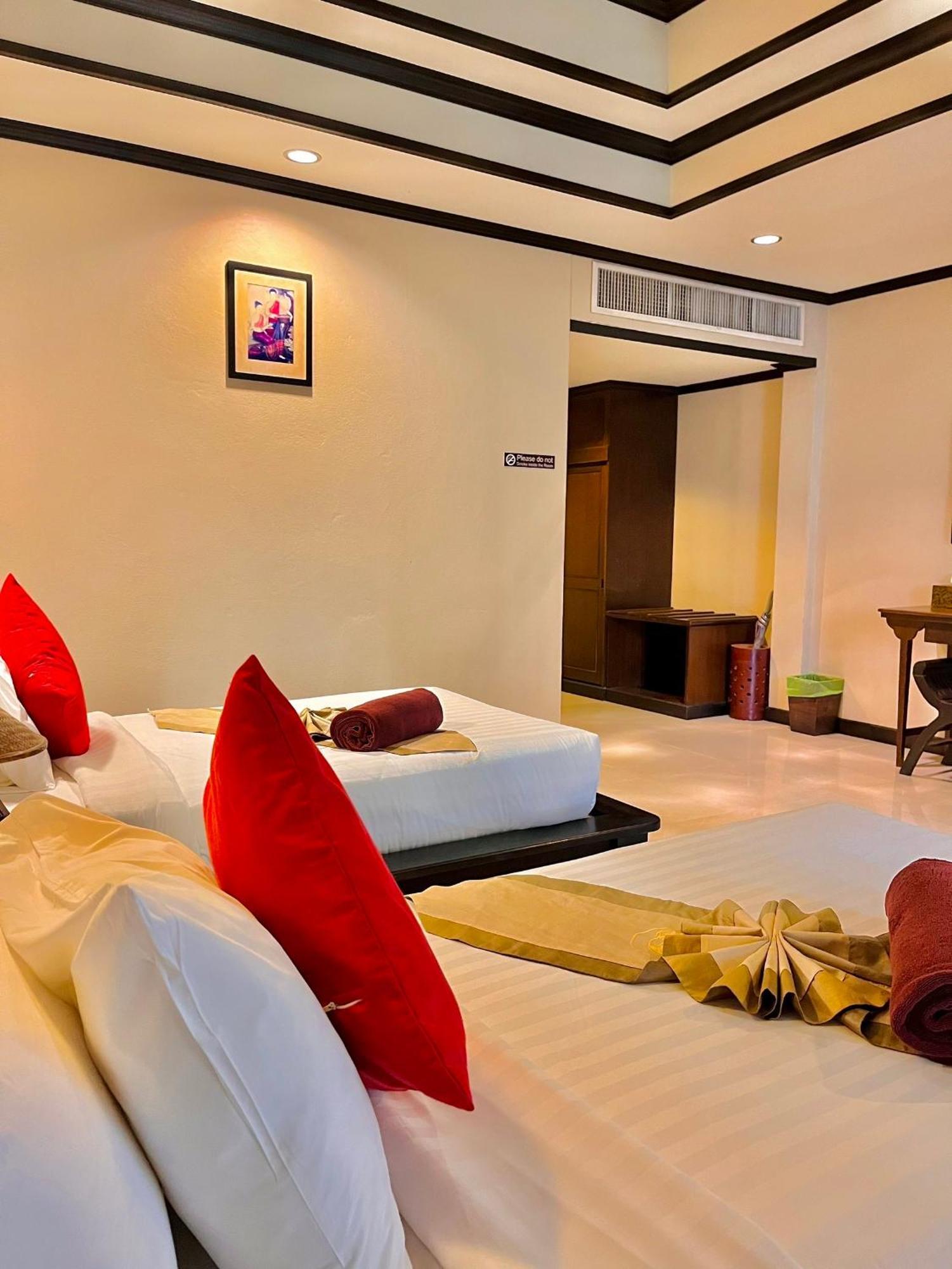 Kanok Buri Resort