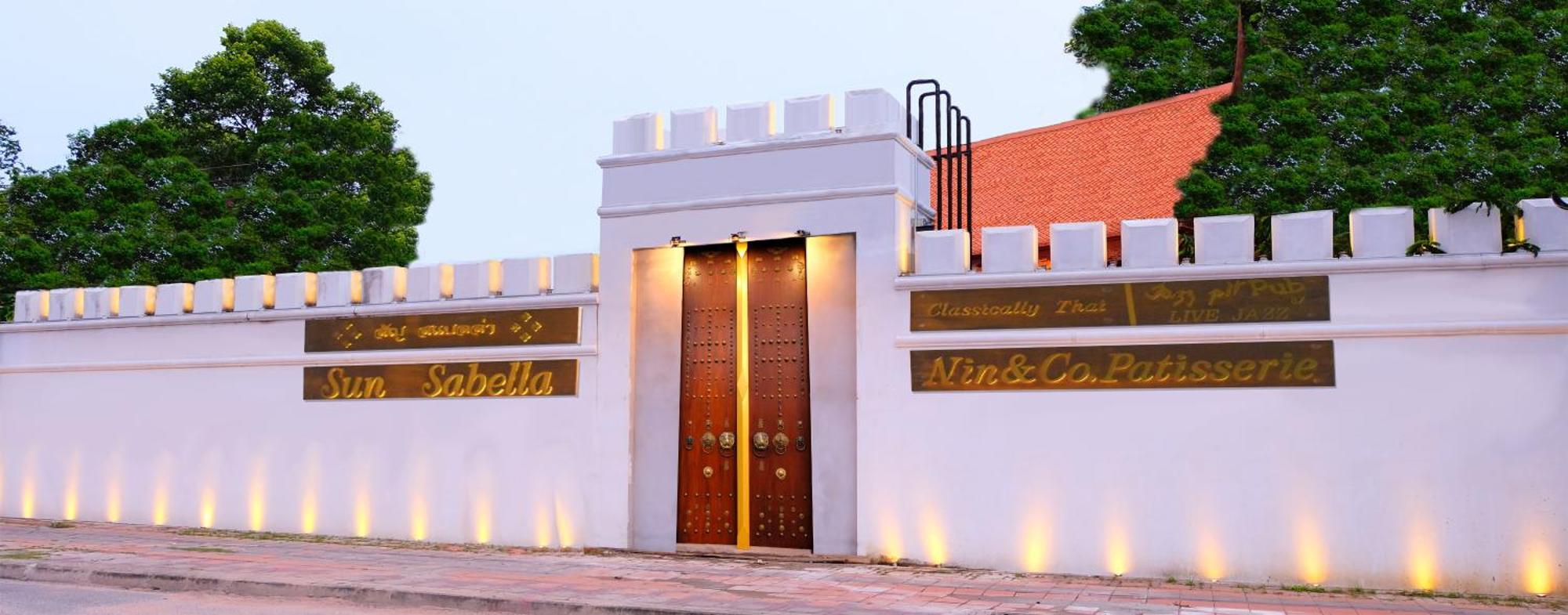 Sugar Hut & Restaurant Resort