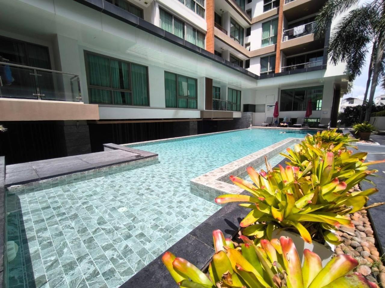 The Urban City Center By Fantasea Beach *