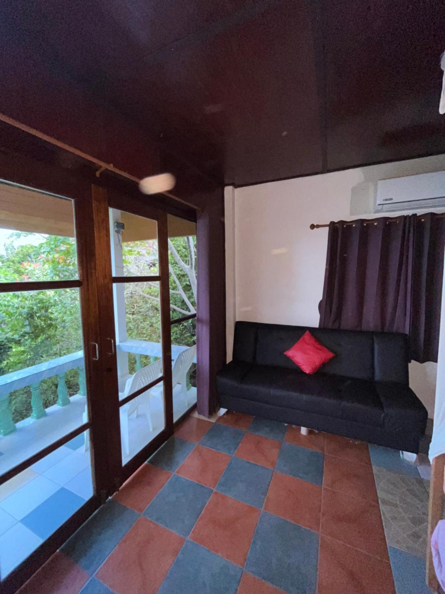 Tao Thong 1 * Koh Tao